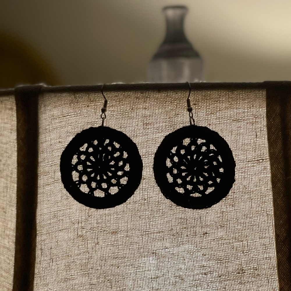 💥SOLD💥Crocheted Dreamer Earrings - Picture 4 of 4